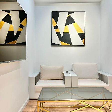 City Center - Next To Holiday Inn -2Br Apartment Tbilisi Buitenkant foto