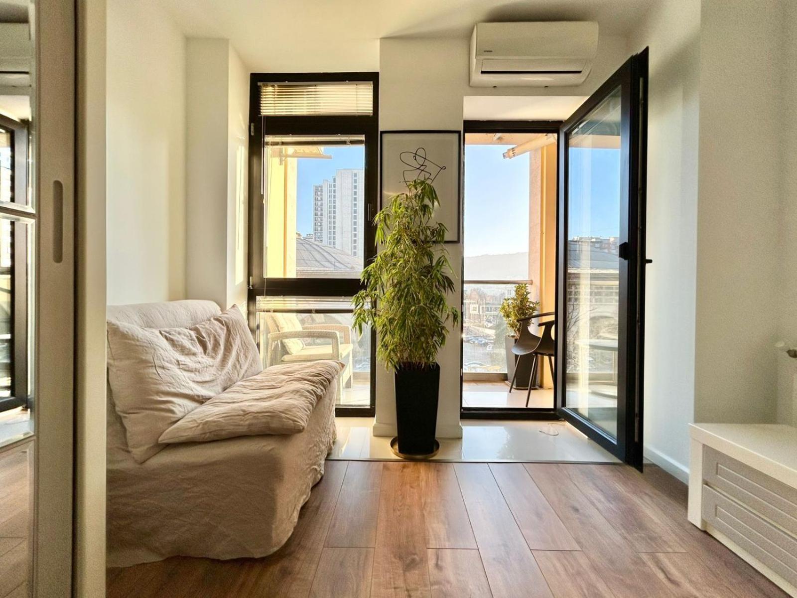 City Center - Next To Holiday Inn -2Br Apartment Tbilisi Buitenkant foto