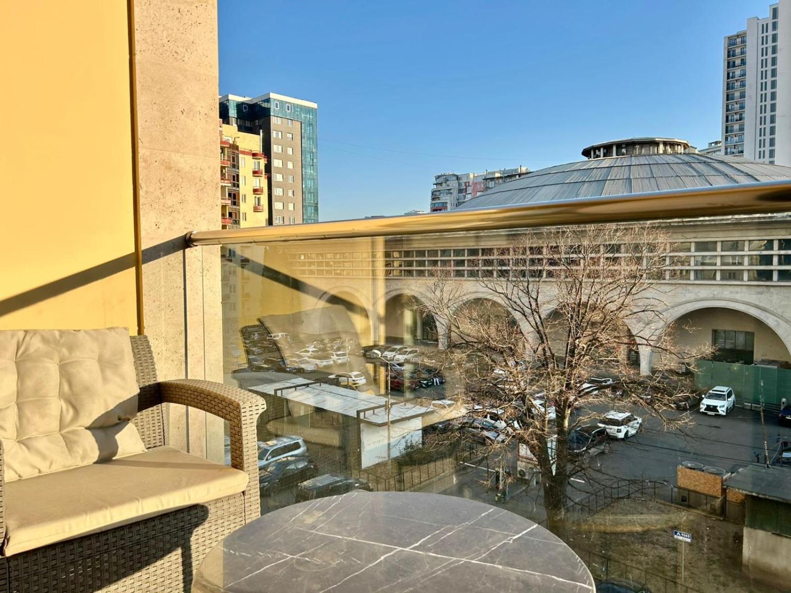 City Center - Next To Holiday Inn -2Br Apartment Tbilisi Buitenkant foto