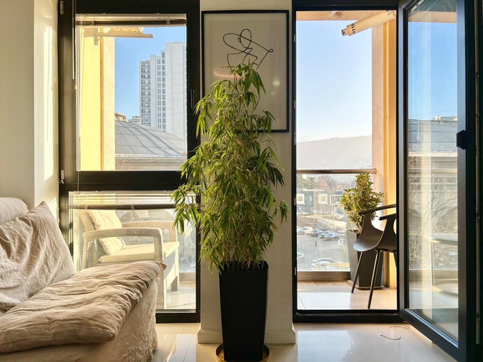 City Center - Next To Holiday Inn -2Br Apartment Tbilisi Buitenkant foto
