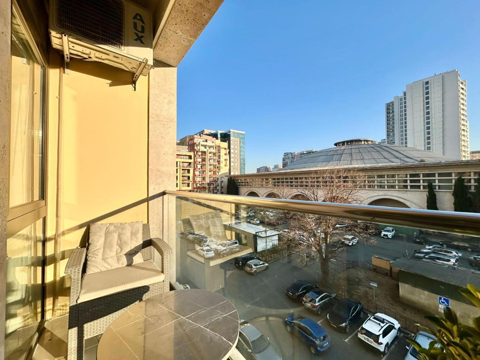 City Center - Next To Holiday Inn -2Br Apartment Tbilisi Buitenkant foto