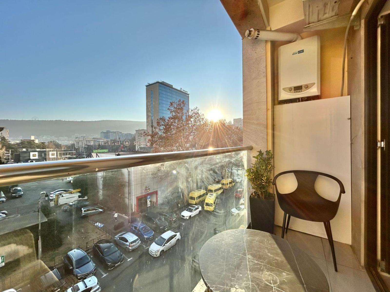City Center - Next To Holiday Inn -2Br Apartment Tbilisi Buitenkant foto
