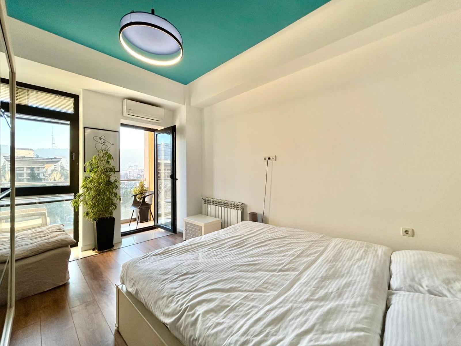 City Center - Next To Holiday Inn -2Br Apartment Tbilisi Buitenkant foto
