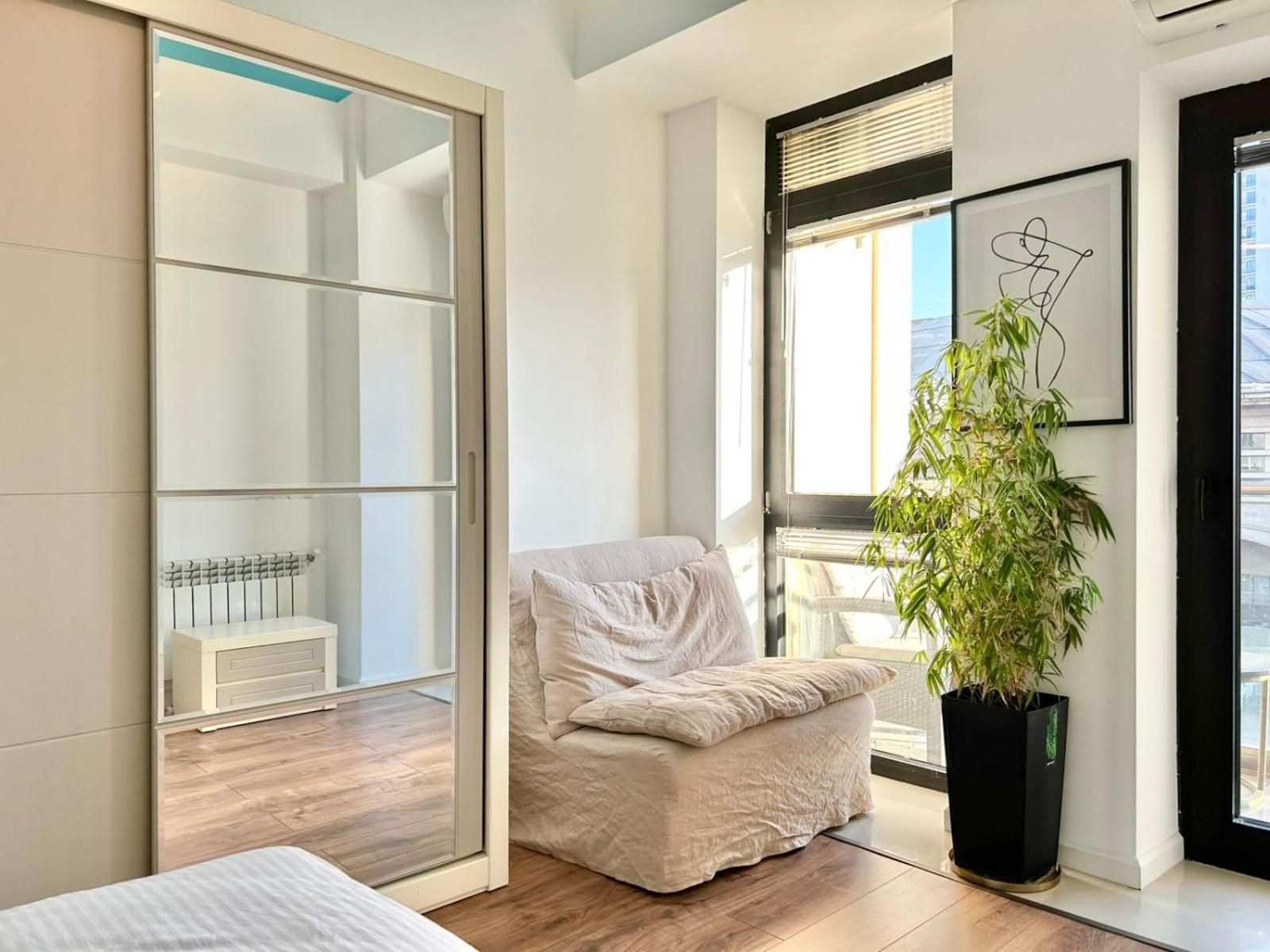 City Center - Next To Holiday Inn -2Br Apartment Tbilisi Buitenkant foto