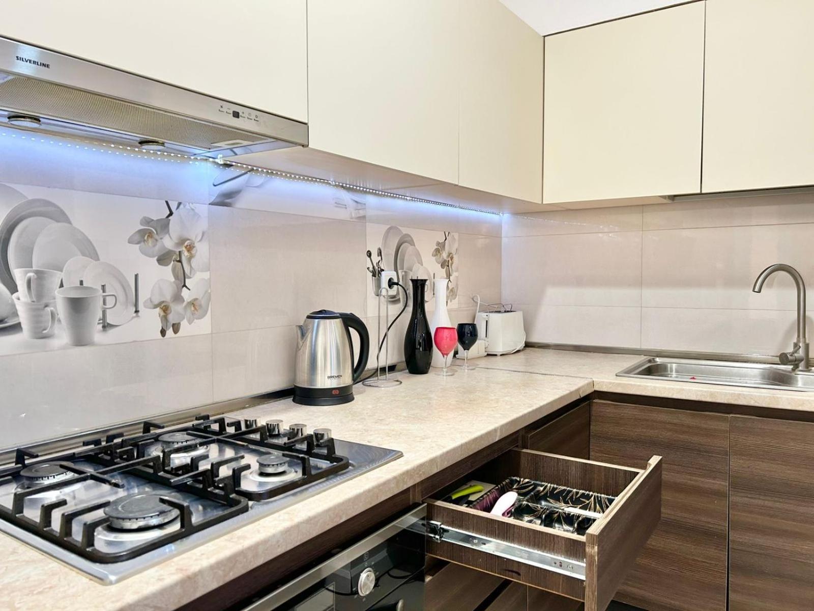 City Center - Next To Holiday Inn -2Br Apartment Tbilisi Buitenkant foto