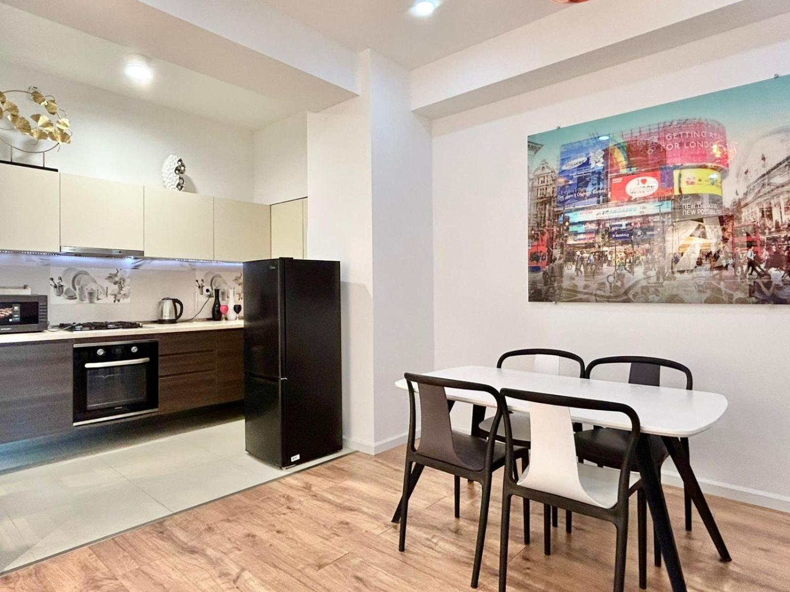City Center - Next To Holiday Inn -2Br Apartment Tbilisi Buitenkant foto
