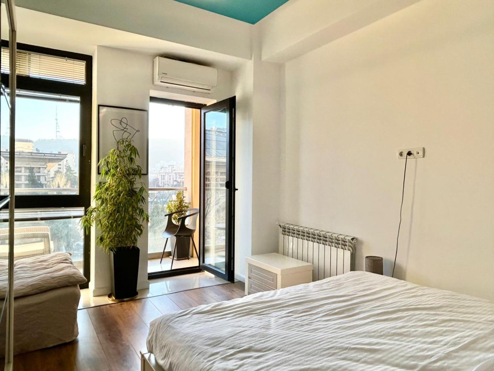 City Center - Next To Holiday Inn -2Br Apartment Tbilisi Buitenkant foto
