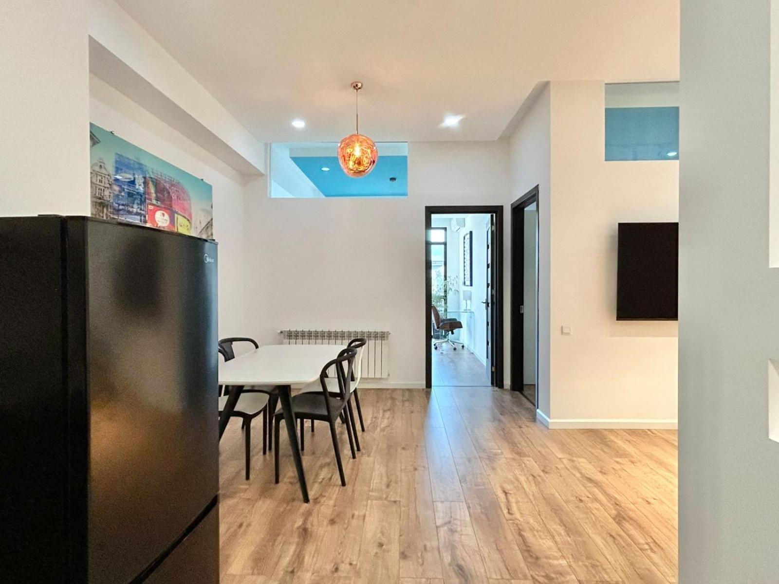 City Center - Next To Holiday Inn -2Br Apartment Tbilisi Buitenkant foto