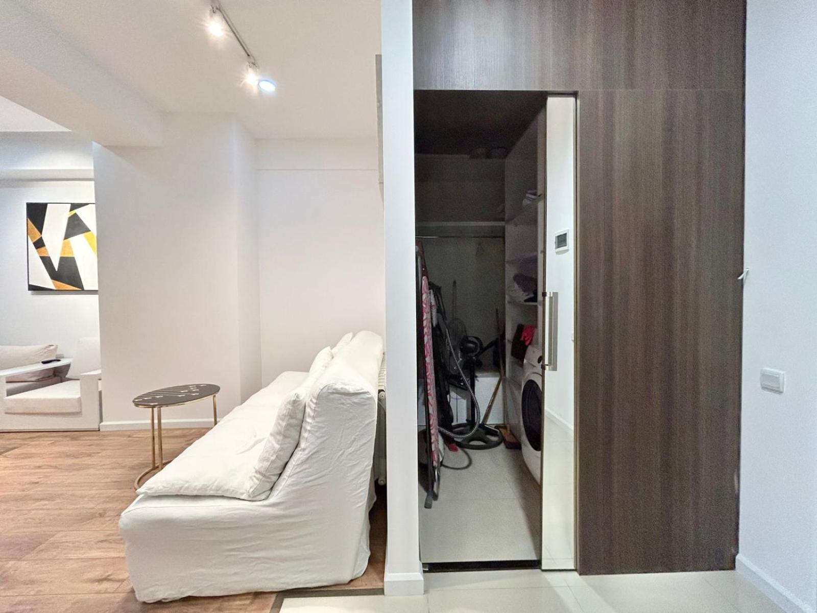 City Center - Next To Holiday Inn -2Br Apartment Tbilisi Buitenkant foto