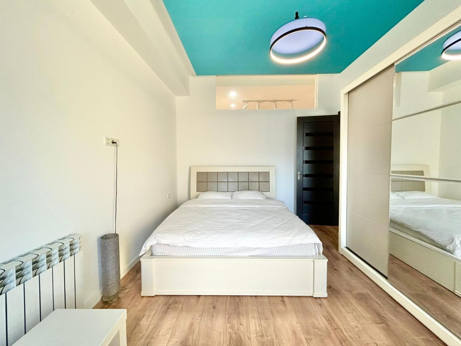 City Center - Next To Holiday Inn -2Br Apartment Tbilisi Buitenkant foto