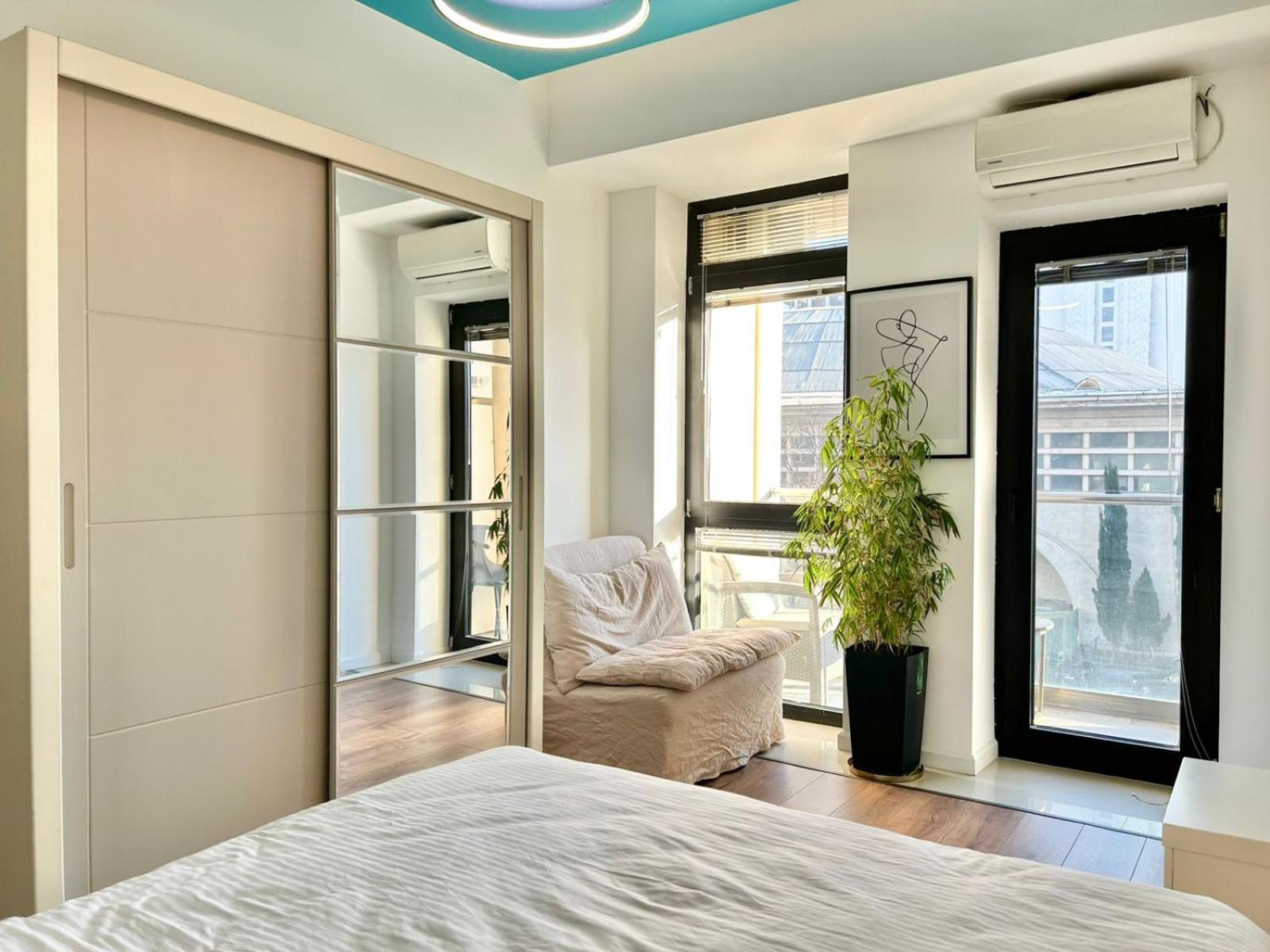 City Center - Next To Holiday Inn -2Br Apartment Tbilisi Buitenkant foto