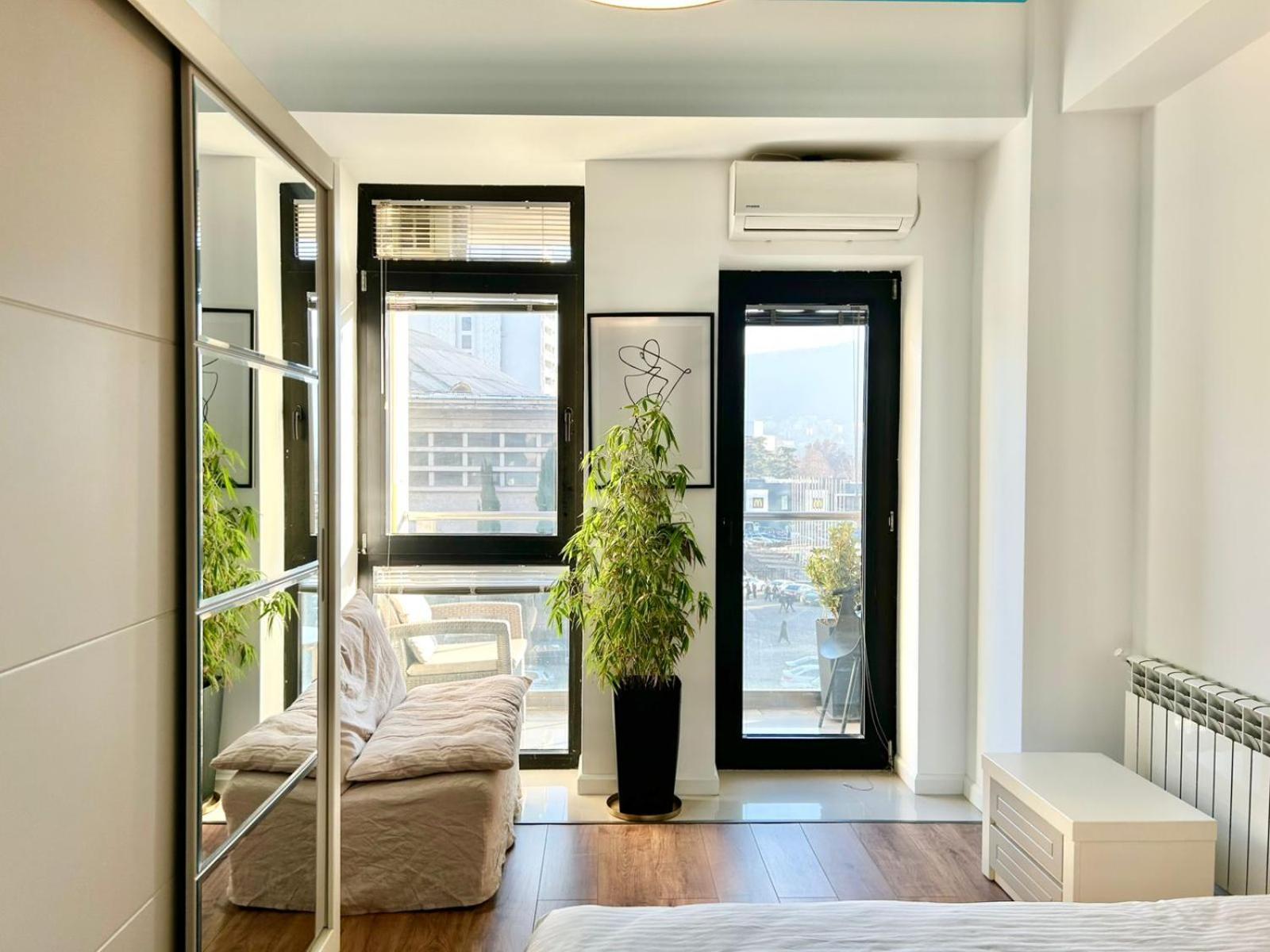 City Center - Next To Holiday Inn -2Br Apartment Tbilisi Buitenkant foto