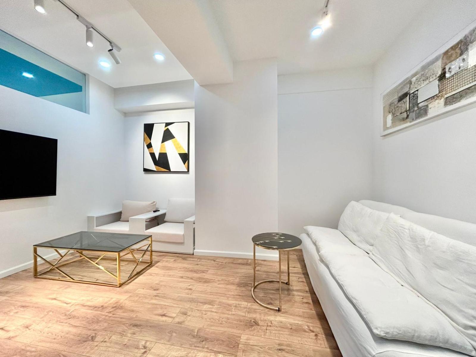 City Center - Next To Holiday Inn -2Br Apartment Tbilisi Buitenkant foto