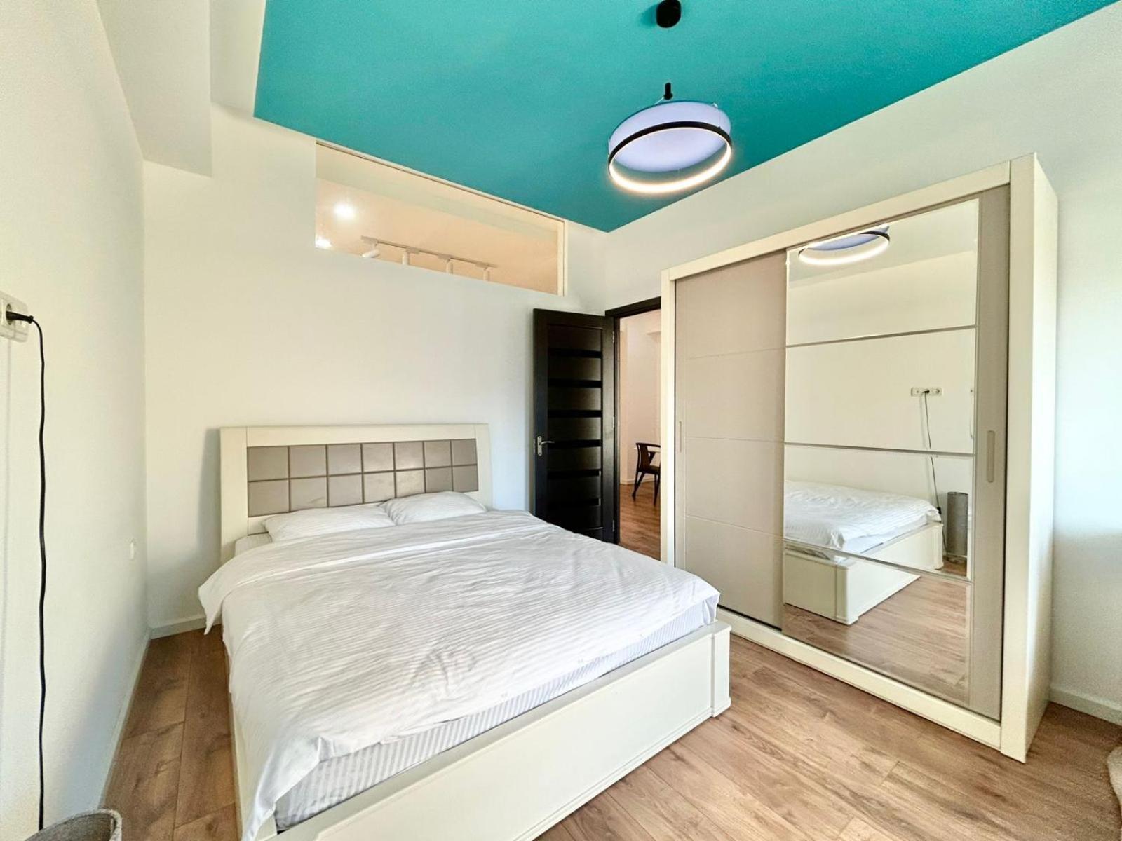 City Center - Next To Holiday Inn -2Br Apartment Tbilisi Buitenkant foto