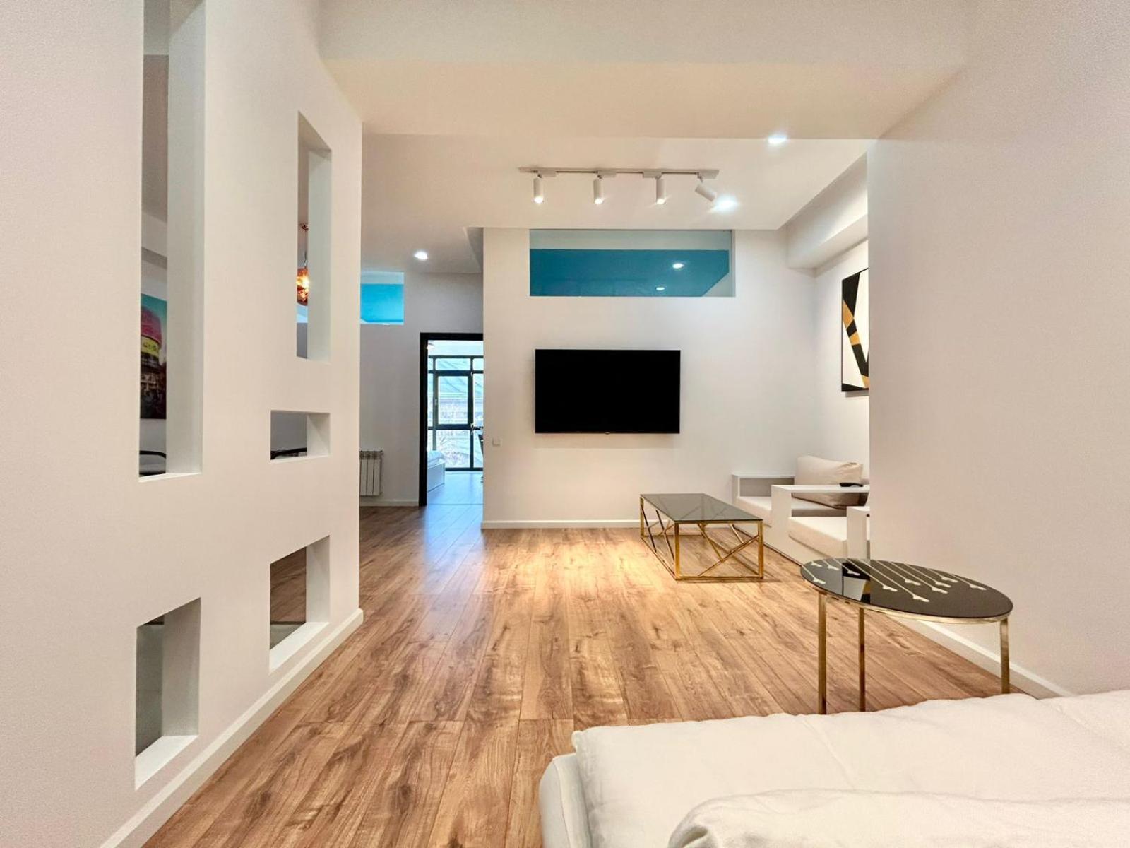 City Center - Next To Holiday Inn -2Br Apartment Tbilisi Buitenkant foto