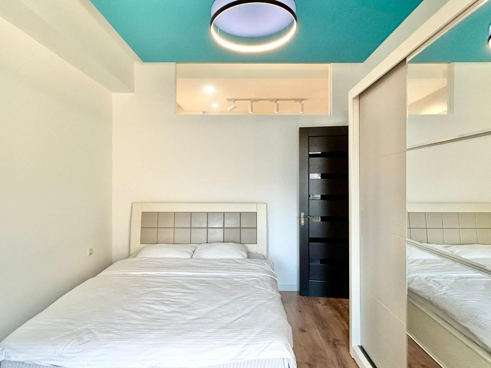 City Center - Next To Holiday Inn -2Br Apartment Tbilisi Buitenkant foto