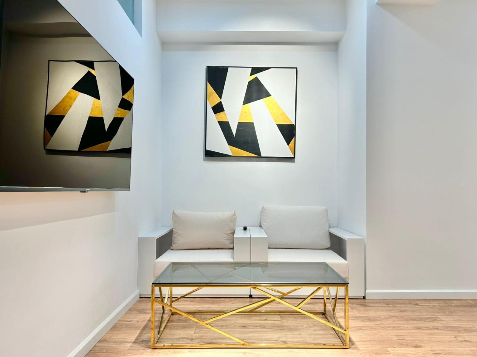 City Center - Next To Holiday Inn -2Br Apartment Tbilisi Buitenkant foto