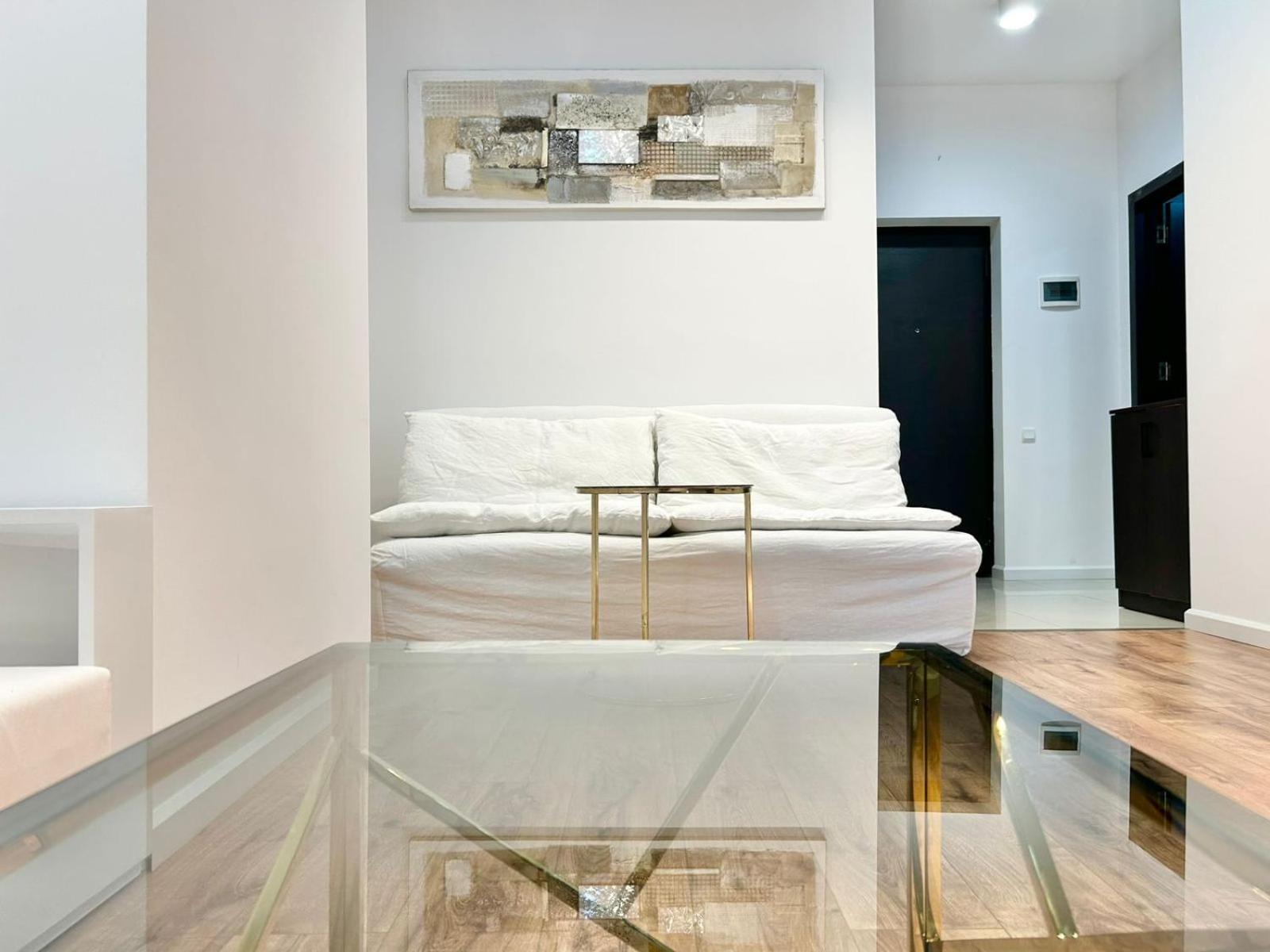 City Center - Next To Holiday Inn -2Br Apartment Tbilisi Buitenkant foto