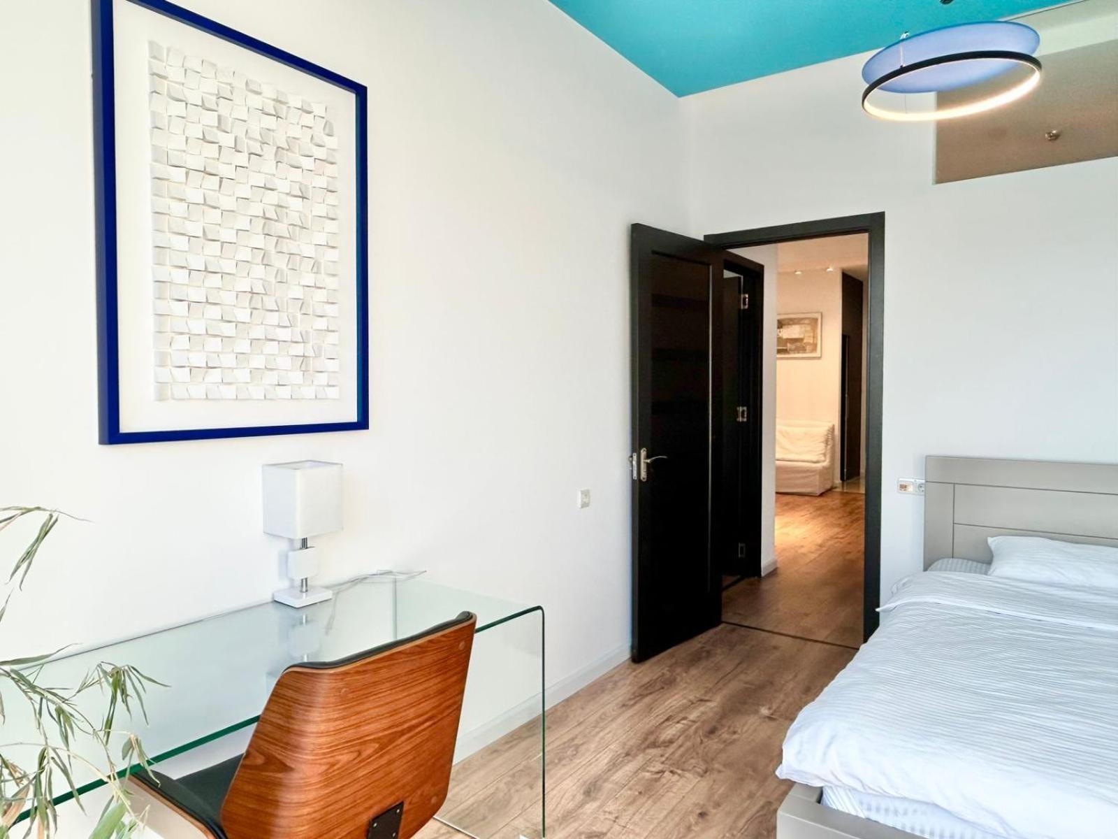 City Center - Next To Holiday Inn -2Br Apartment Tbilisi Buitenkant foto